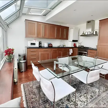 Apartment Kensington Heights London