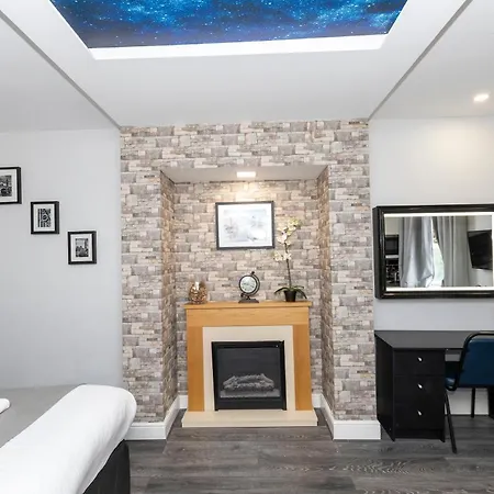 W6 Apartment *
