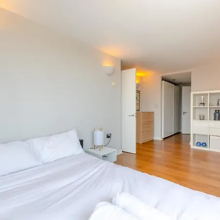 Lovely 2bd Flat With Balcony - Stoke Newington Apartment *