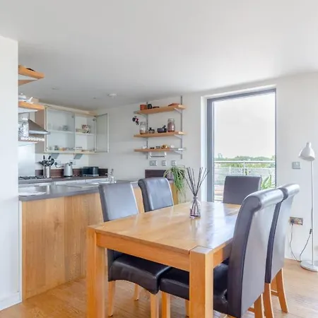 Apartment Lovely 2bd Flat With Balcony - Stoke Newington