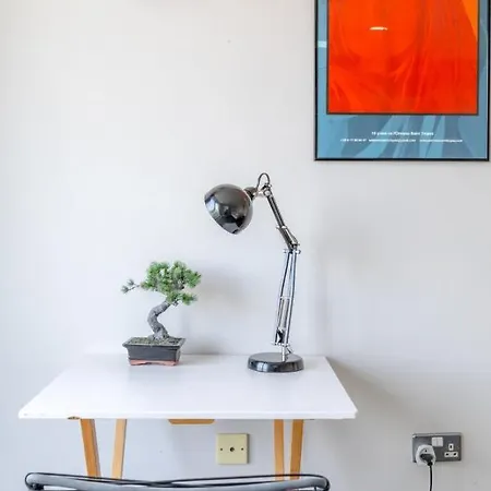 Lovely 2bd Flat With Balcony - Stoke Newington