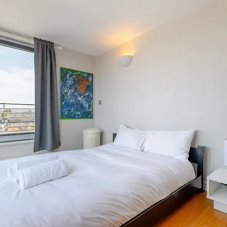 Lovely 2bd Flat With Balcony - Stoke Newington * London