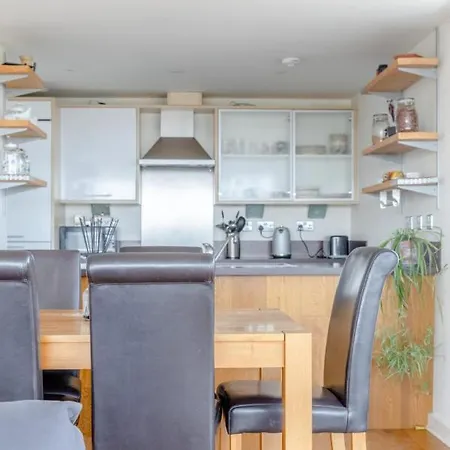 Apartment Lovely 2bd Flat With Balcony - Stoke Newington *