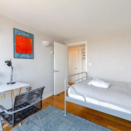 Lovely 2bd Flat With Balcony - Stoke Newington * London