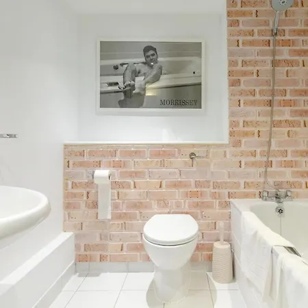 Lovely 2bd Flat With Balcony - Stoke Newington Apartment