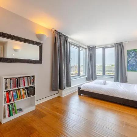 Lovely 2bd Flat With Balcony - Stoke Newington * London