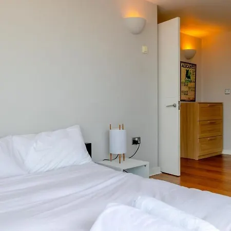 Lovely 2bd Flat With Balcony - Stoke Newington