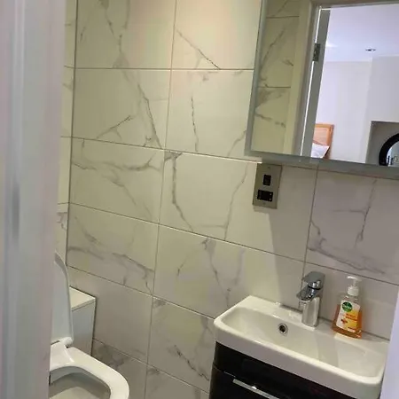 Apartment Airy, 3 Bedrooms, Ensuite , Flat *