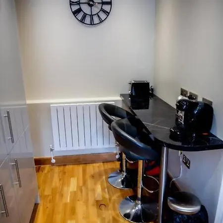 Airy, 3 Bedrooms, Ensuite , Flat Apartment London