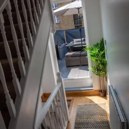 Airy, 3 Bedrooms, Ensuite , Flat