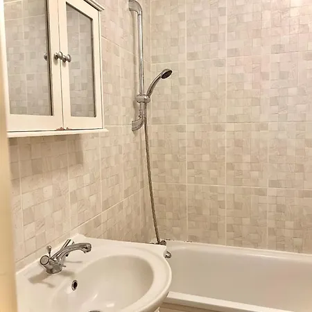 White Chapel Holiday 2 Bedroom Apartment *
