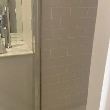 Cosy Self-contained Studio Near King's Cross Apartment *