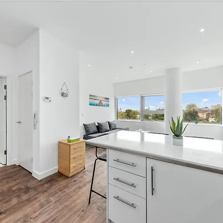 Modern 2br 15 Mins Away From London Brigde Dp136 *