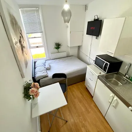 Private Studio Flat Close To Central With Smart Tv And Workspace Apartment *