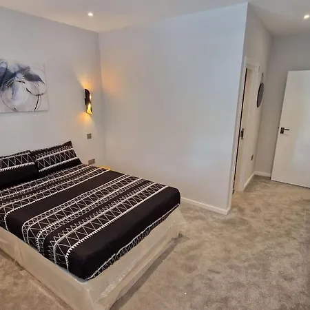 Apartment Dream Finchley 4 Min Walk To The Train Hendon