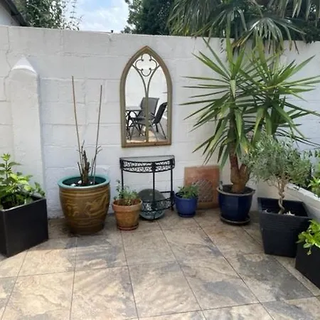 Joivy Cozy 1 Bed Flat With Garden In North Kensington Apartment *