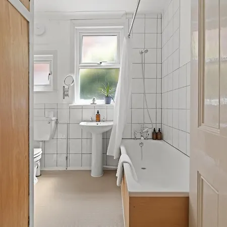 Apartment Guestready - A Beautiful With Garden London