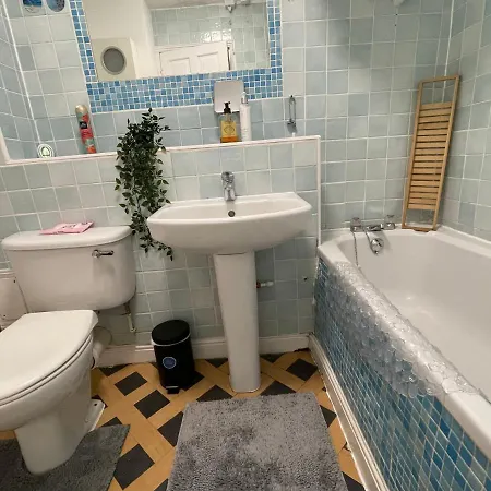 Surrey Docks Se16 Near Canada Water N Easy Access Canary Wharf Apartment *