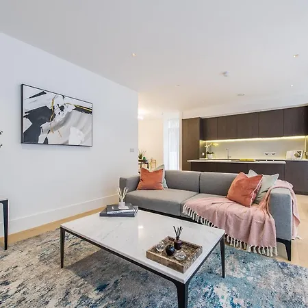Stunning Building, Walking Distance To Broadway Tube! Ealing
