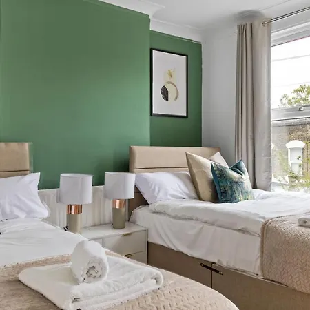 Parea Living - Hackney, 4-bedroom Victorian House W Big Garden Casa vacanze Londra