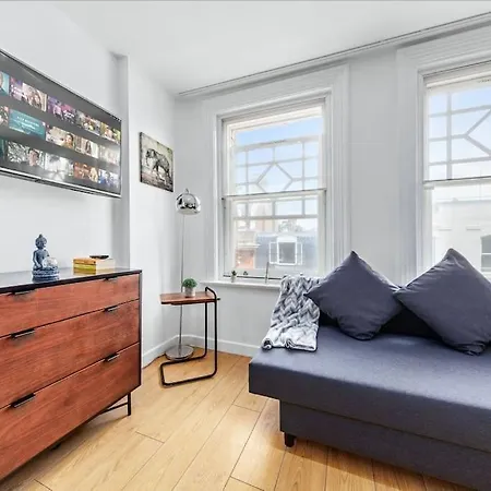 Apartment Modern Chic Piccadilly 1-br Vr14 London
