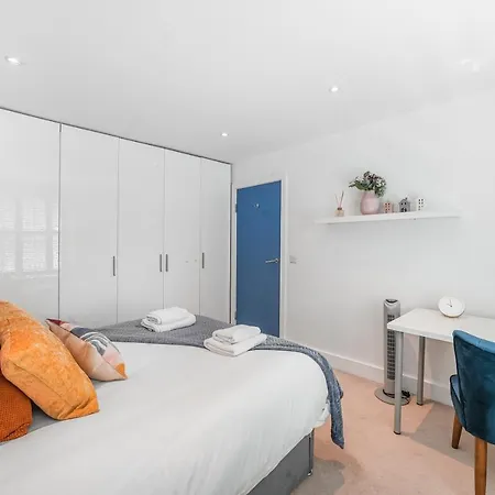 Spacious 2 Bedroom In Camden * London