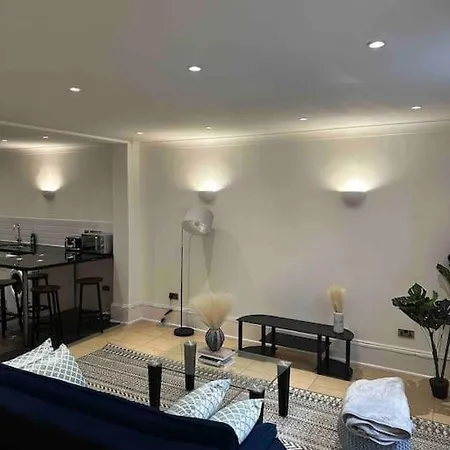 Chic Two Bed Flat In Fitzrovia Apartment *