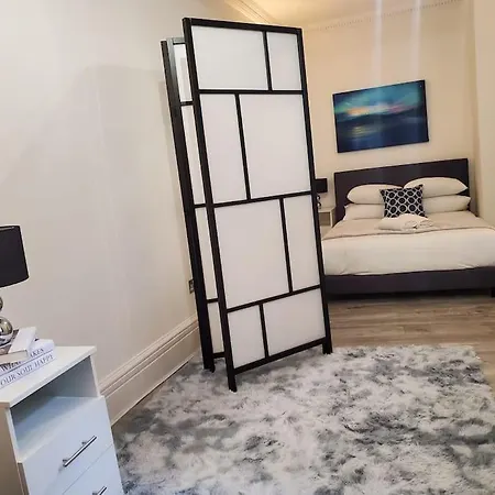 Chic Two Bed Flat In Fitzrovia *