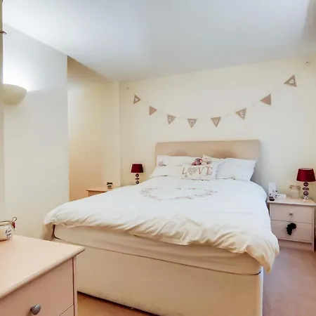 Spacious 2 Bed 2 Bath Kings Cross Apartment London