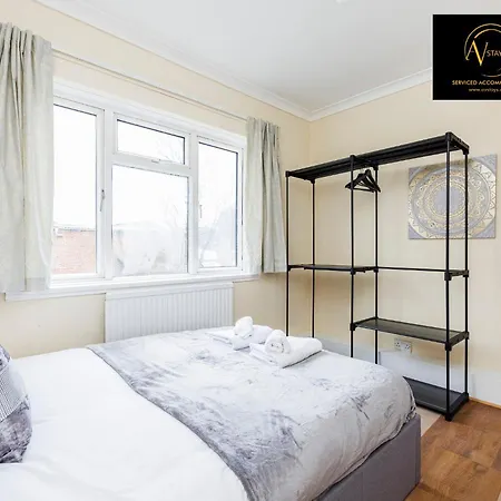 2 Bedroom House By Av Stays Short Lets Croydon With Free Wi-fi Vakantiehuis