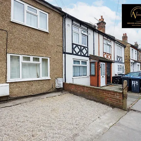 2 Bedroom House By Av Stays Short Lets Croydon With Free Wi-fi * London