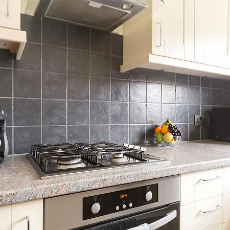 Luxury Chiswick 2 Bed Victorian Flat Apartment