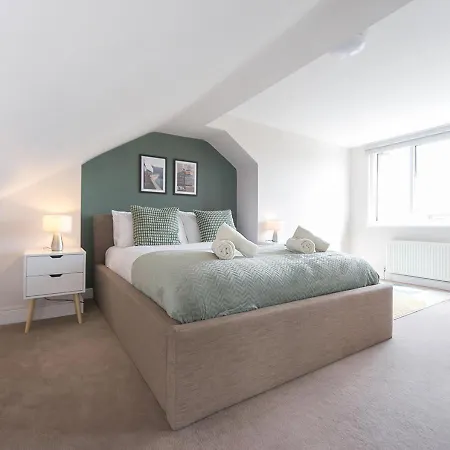 Luxury Chiswick 2 Bed Victorian Flat Apartment London