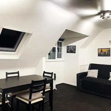 One-bedroom Flat In Village Apartment Cheam