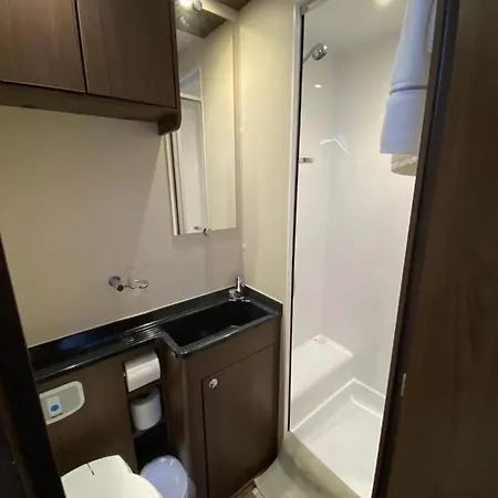 The Secret & Hideaway Caravan Lodge *