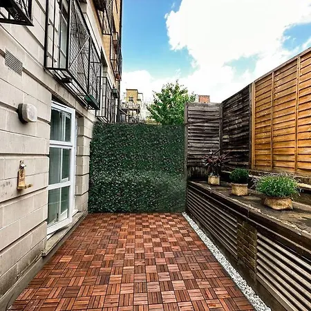 Apartamento Charming Spacious 2br Flat Near Station Parking