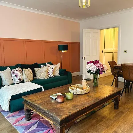 Apartamento Charming Spacious 2br Flat Near Station Parking Londres