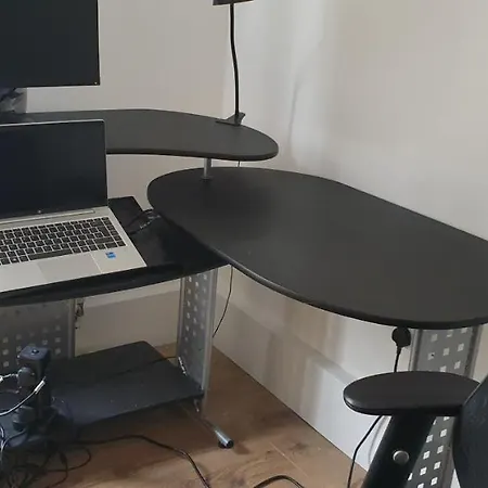 Huge By Bridge - King Sized Bed Apartment London