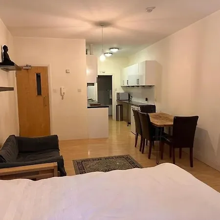Studio Flat In Central * London