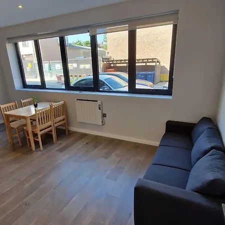 Dream Finchley 4 Min Walk To The Train Apartment *