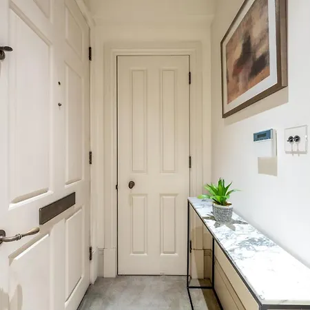 The Hertford Residences Apartment *