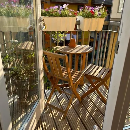Artist In Islington, Shoreditch, Old St Apartment