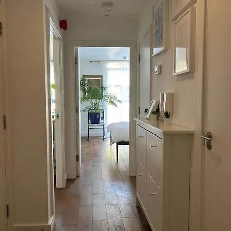 Artist In Islington, Shoreditch, Old St Apartment