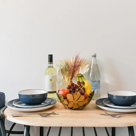 Chapel Market, Studio In Angel- Sleeps Upto 3 * London