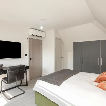 Apartment Luxury Spacious Modern New -fully Equipped *