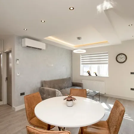 Apartment Luxury Spacious Modern New -fully Equipped