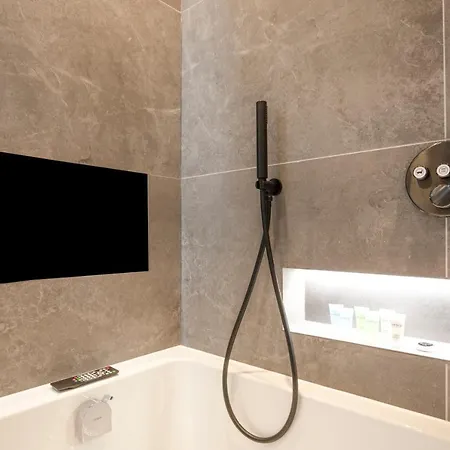 Luxury Spacious Modern New -fully Equipped