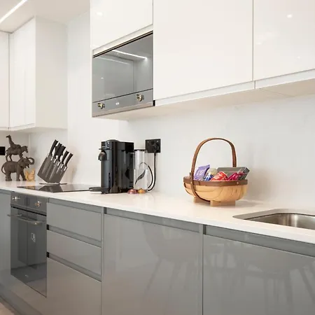 Apartment Luxury Spacious Modern New -fully Equipped London