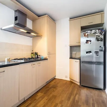 Big And Bright 2 X Double Bedroom Flat In Highgate * London