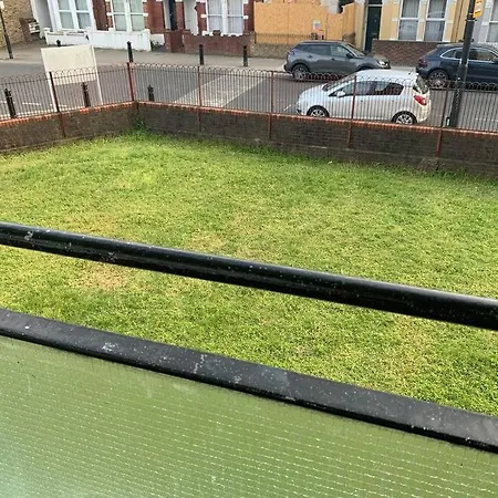 Entire 2 Bedroom Appartamento